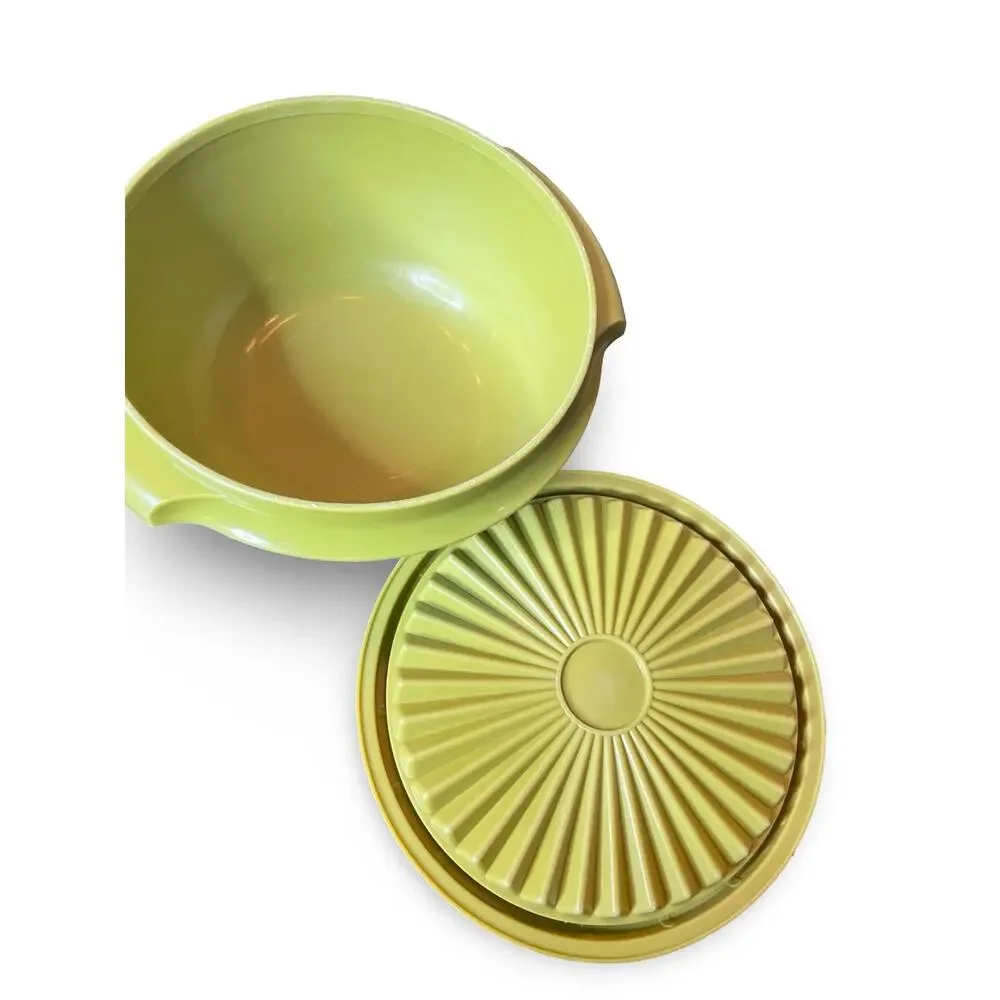 Tupperware Bowls LIds Avocado Green Set of 2 Nesting 840 841 1323 812 Vintage